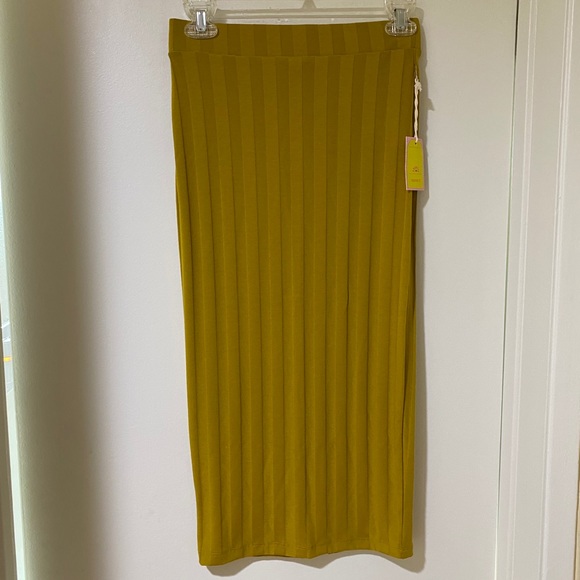 Forever 21 Dresses & Skirts - NWT F21 ribbed citron midi pencil skirt Small